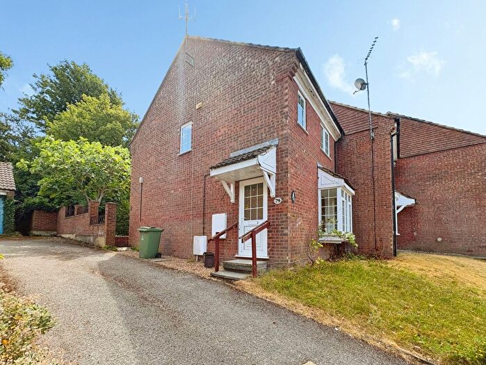 3 Bedroom End Of Terrace House To Rent In Bowmans Way, Dunstable, LU6
