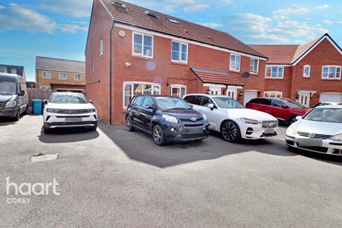 5 Bedroom Semi-Detached House For Sale In Philips Field Close, Kettering, NN15