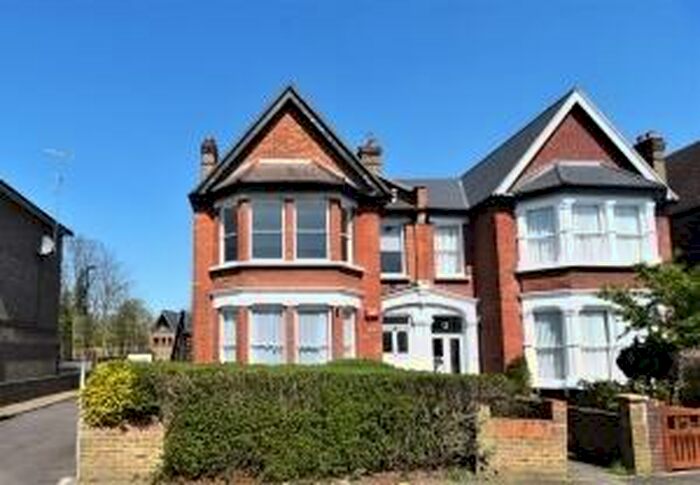 3 Bedroom Flat To Rent In Bargery Road London, SE6