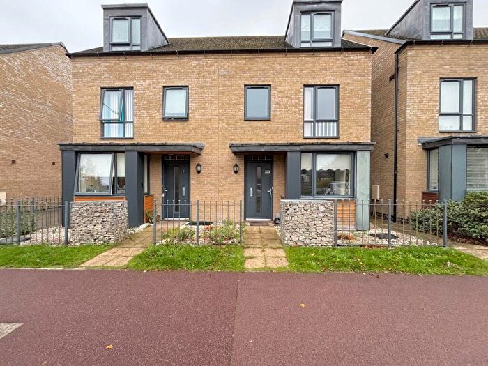 4 Bedroom Semi-Detached House To Rent In Hayton Way, MK4