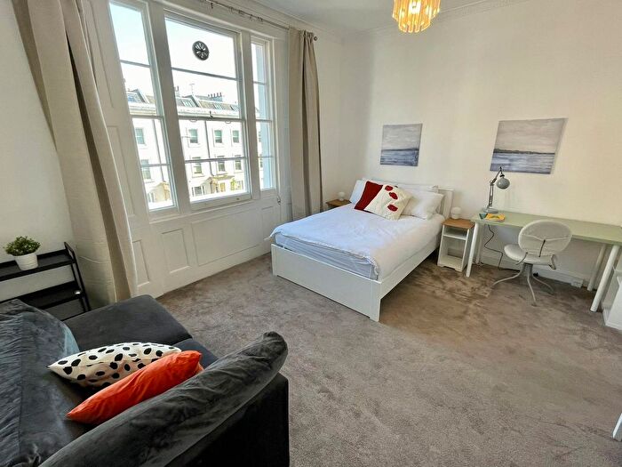 3 Bedroom Flat To Rent In Pembridge Villas, Notting Hill, Bayswater, Hyde Park, West End, London, W11