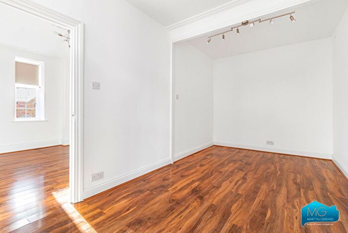 1 Bedroom Flat To Rent In North End Road, Golders Green, London, NW11