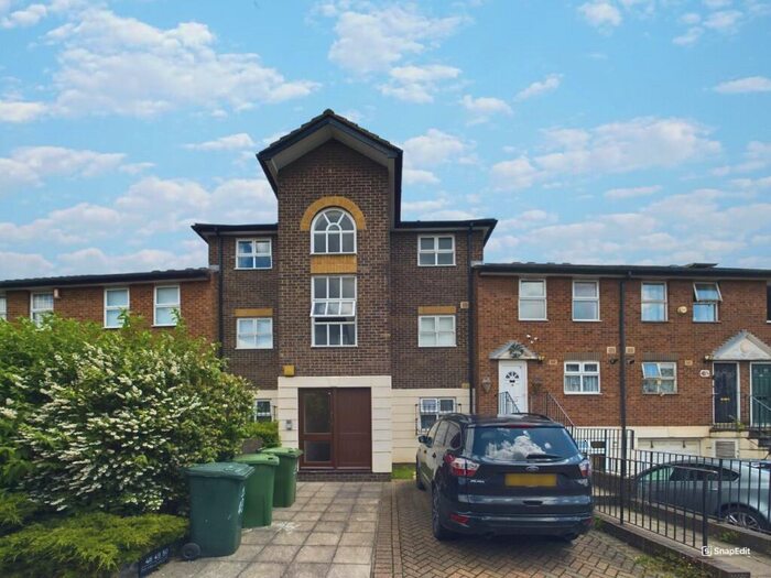 2 Bedroom Flat To Rent In Damask Crescent, London, Newham, E16