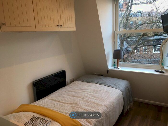 Studio To Rent In Kempsford Gardens, London, SW5