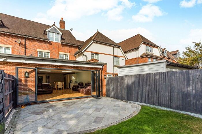 5 Bedroom Town House To Rent In Bond Close, Iver Heath, SL0