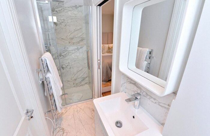 1 Bedroom Flat To Rent In Hill Street, London, W1J