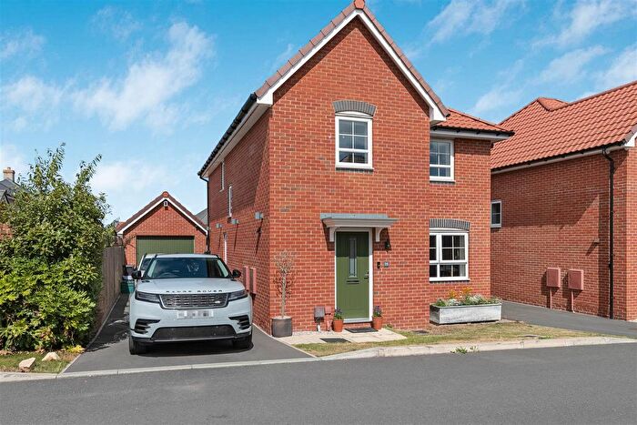 4 Bedroom Detached House For Sale In Park Leaze, Coalpit Heath, Bristol, BS36