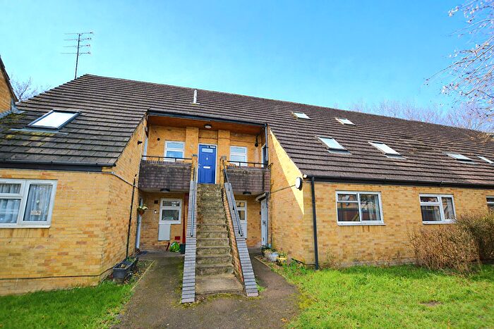 2 Bedroom Maisonette For Sale In Redhall Close, Hatfield, AL10