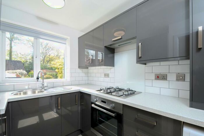 2 Bedroom Apartment To Rent In Woodlands Close, Headington, OX3