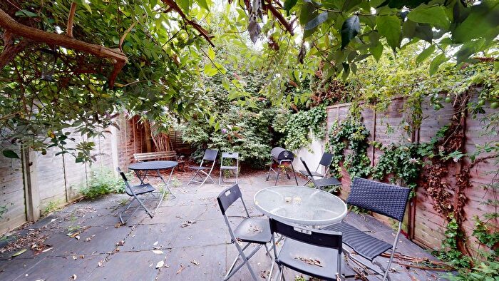 4 Bedroom Town House To Rent In Rudloe Road, Clapham South, SW12