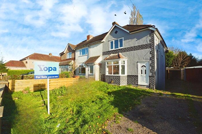 3 Bedroom Semi Detached House For Sale In Deakin Avenue, Brownhills, Walsall, WS8