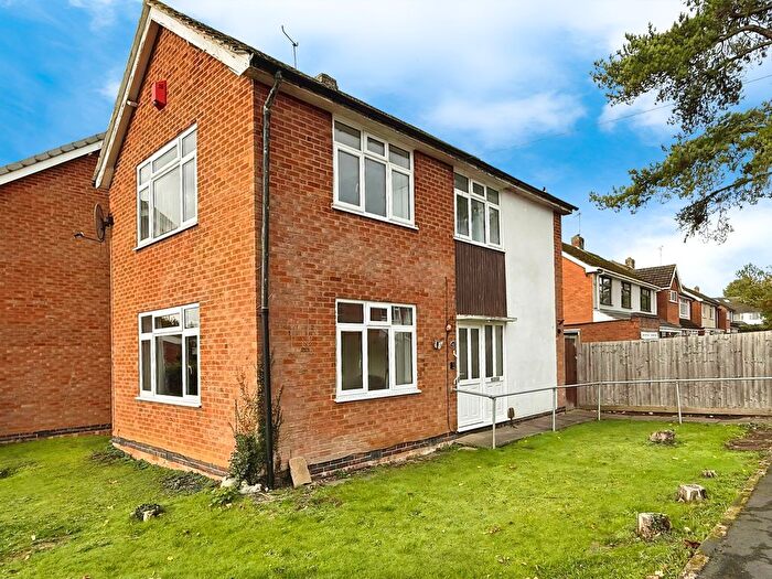 3 Bedroom Semi-Detached House For Sale In Kent Drive, Oadby, LE2