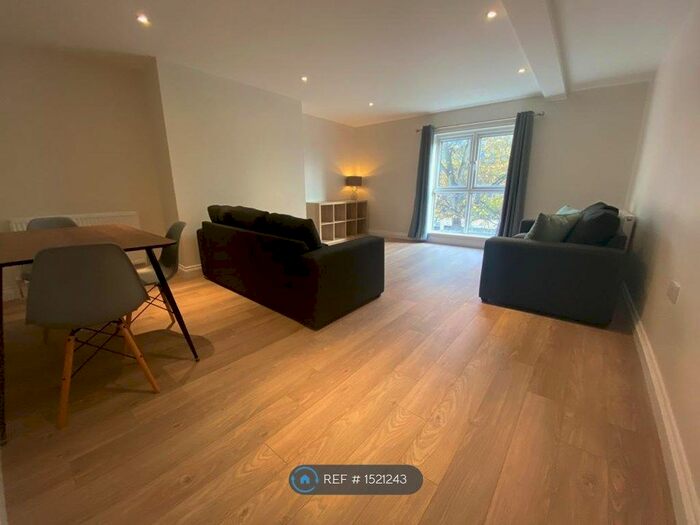 2 Bedroom Flat To Rent In Moorland Hall, Leeds, LS3