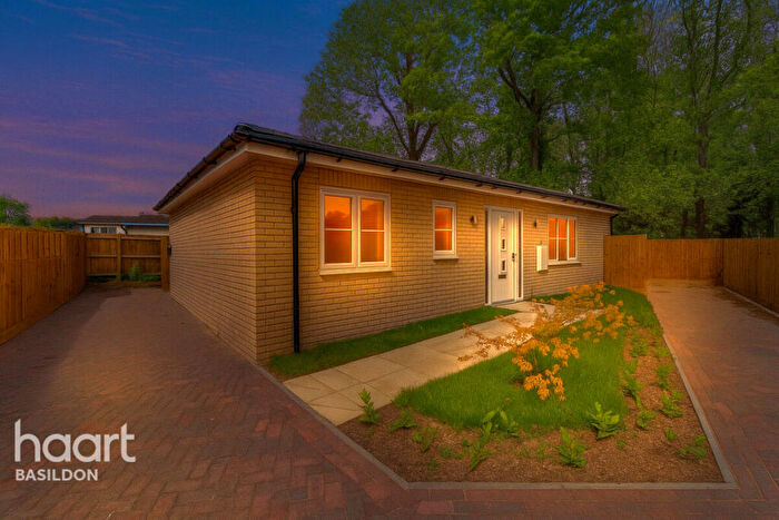 2 Bedroom Detached Bungalow For Sale In Gardeners Mews, Gardiners Lane, Billericay, CM11