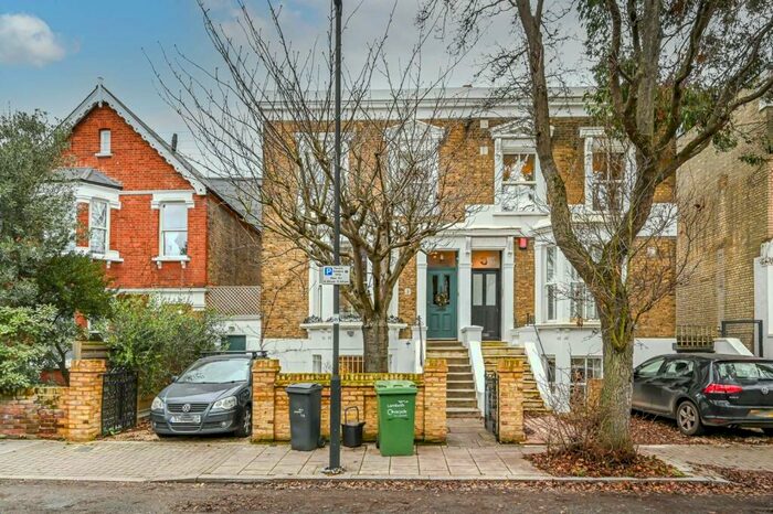 4 Bedroom Semi-Detached House To Rent In Spenser Rd., Poet's Corner, London, SE24