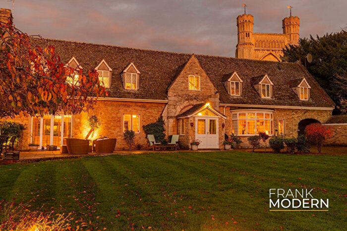 5 Bedroom Semi-Detached House For Sale In Abbey Place, Thorney, PE6