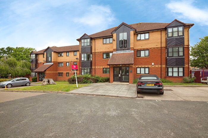 1 Bedroom Flat For Sale In Medesenge Way, London, N13