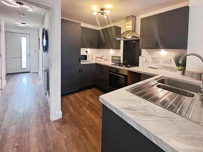 4 Bedroom Town House For Sale In Ffordd Darwin, Barry, CF63