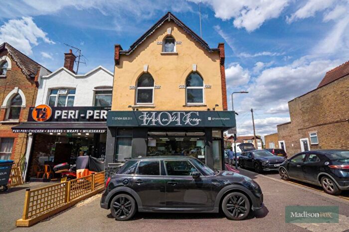 3 Bedroom Apartment For Sale In Chigwell Road, Woodford Green, IG8