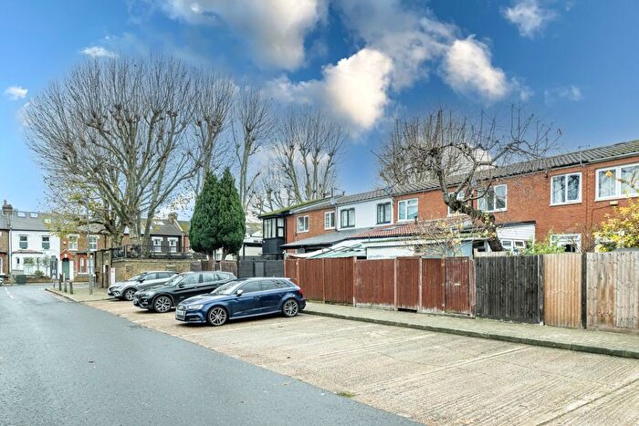 3 Bedroom Terraced House For Sale In Whitehead Close, Wandsworth, London, SW18