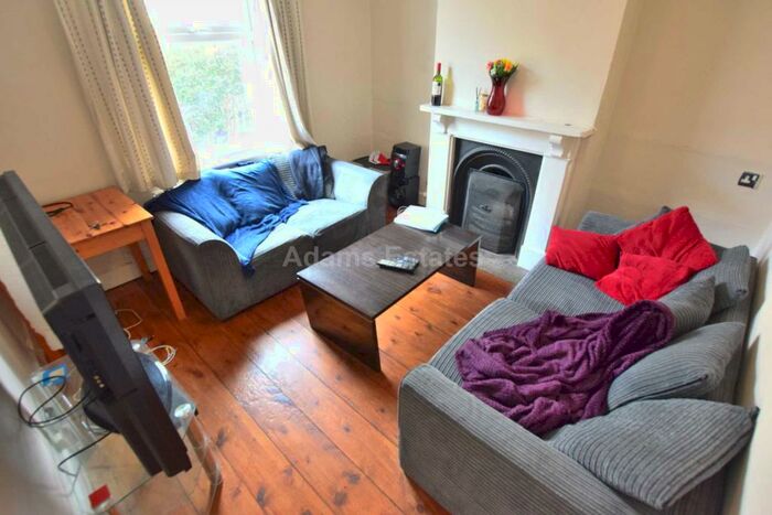 4 Bedroom Terraced House To Rent In Donnington Gardens, Reading, RG1