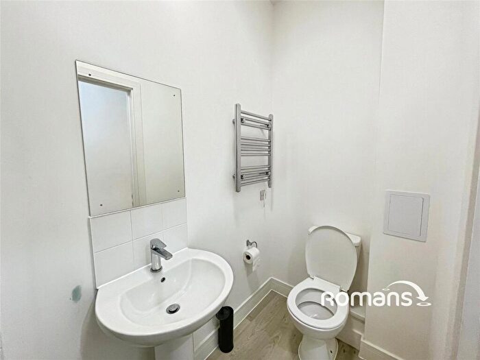 1 Bedroom Flat To Rent In Castle Street, High Wycombe, Buckinghamshire, HP13