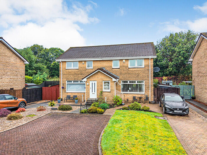 3 Bedroom Semi-Detached House For Sale In Cloverleaf Path, Alexandria, G83