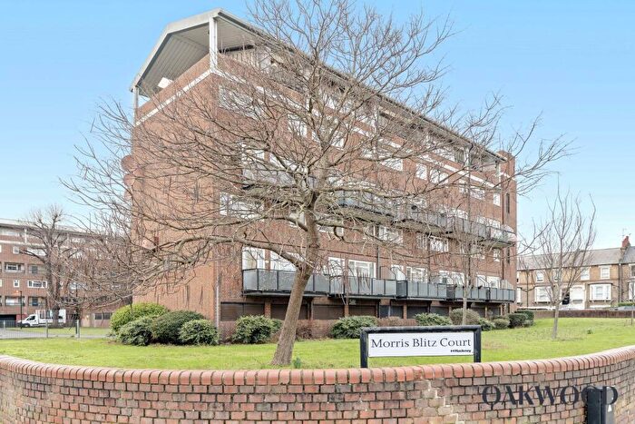 3 Bedroom Flat For Sale In Foulden Road, N16