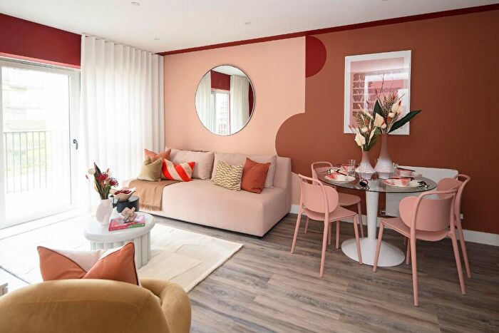 1 Bedroom Apartment For Sale In Green Park Village & Bankside Gardens, Flagstaff Road, Reading, RG2