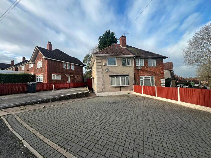 3 Bedroom Semi Detached House To Rent In Plowden Road, Birmingham, B33