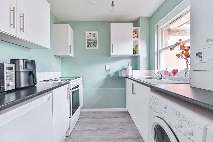 1 Bedroom Maisonette For Sale In Daley Thompson Way, Battersea, London, SW8