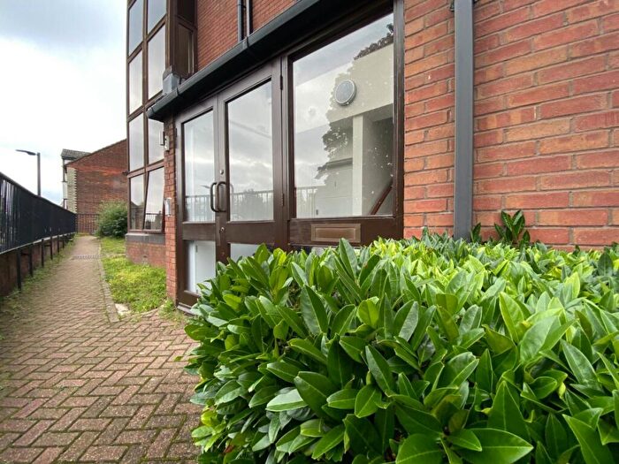 2 Bedroom Flat To Rent In Bellfield Road, HP13