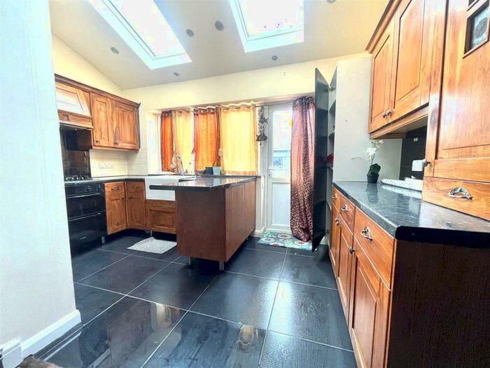 4 Bedroom Semi-Detached House To Rent In Eastfield Road, Waltham Cross, EN8