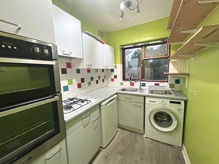 4 Bedroom House To Rent In Eddy Close, Romford, RM7