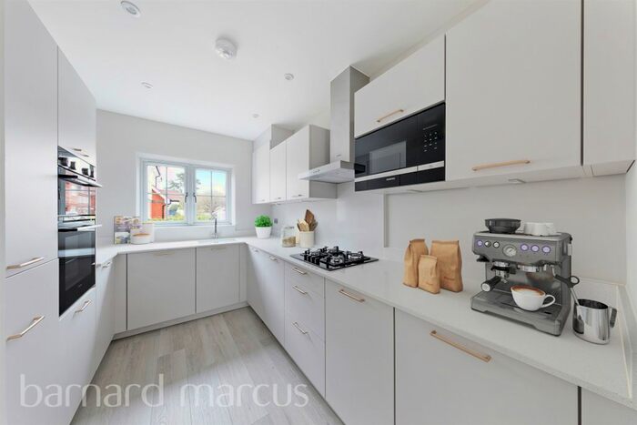 3 Bedroom Semi-Detached House For Sale In Whyteleafe Road, Caterham, CR3