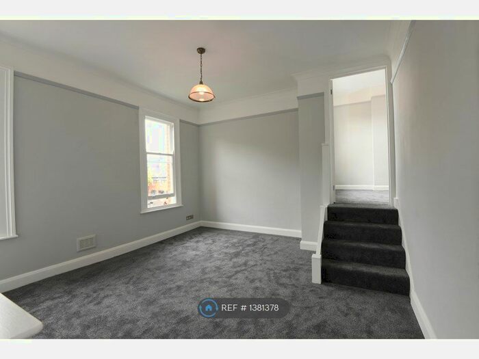 1 Bedroom Flat To Rent In Compton Road, London, N21