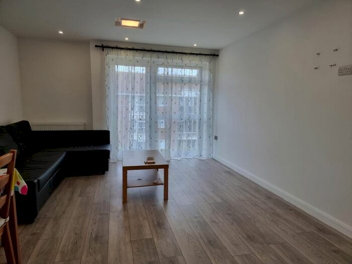 2 Bedroom Flat To Rent In Lulworth Avenue, Wembley, HA9