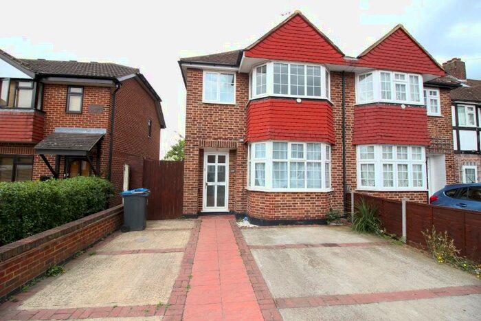 3 Bedroom Semi-Detached House To Rent In Pembury Avenue, Worcester Park, Surrey, KT4