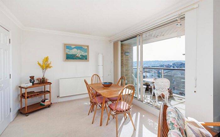 3 Bedroom Apartment For Sale In Chain Free Apartment In Central Cowes - Admiral Gardens, Cowes, PO31