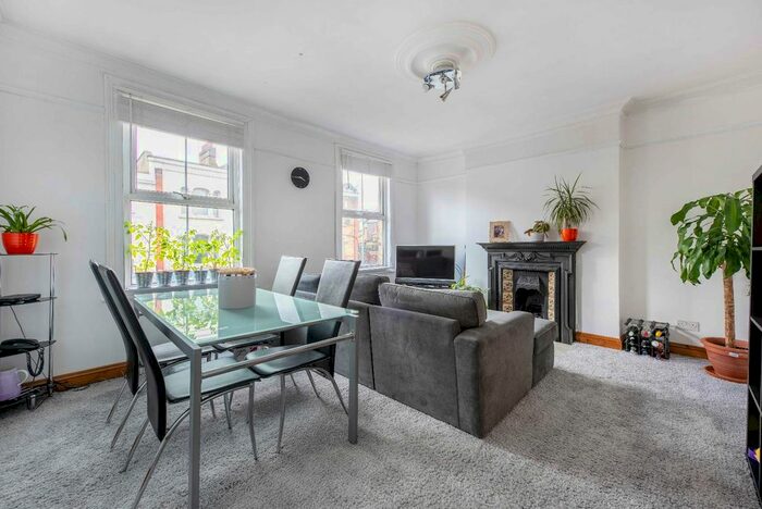 2 Bedroom Flat To Rent In North Street, London, SW4