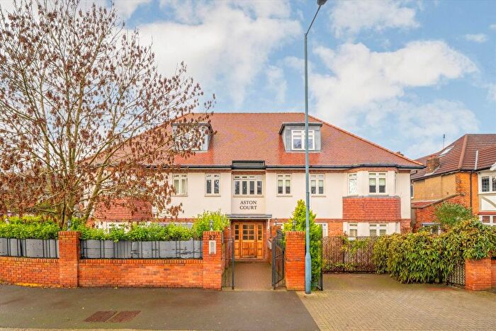 3 Bedroom Flat For Sale In Aylestone Avenue, Brondesbury Park, NW6
