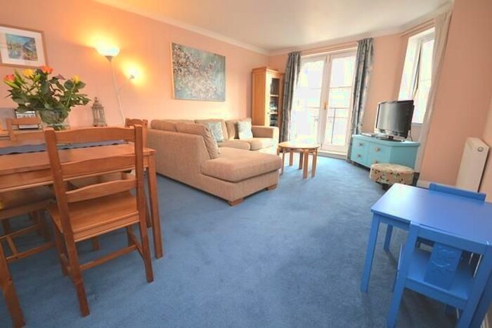 2 Bedroom Flat To Rent In Huntingdon Place, Edinburgh EH7
