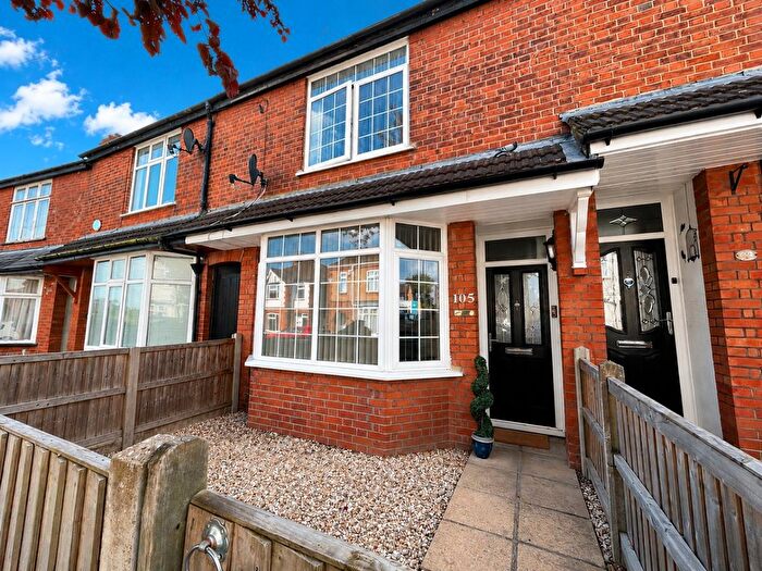 3 Bedroom Terraced House For Sale In Colin Road, Luton, Bedfordshire, LU2