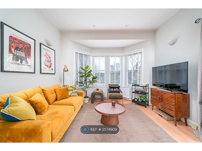 3 Bedroom Flat To Rent In Cleve Road, London, NW6