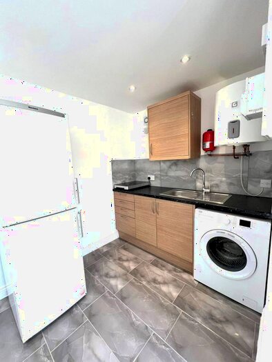 Studio To Rent In Becontree Avenue, Becontree, Dagenham, RM8