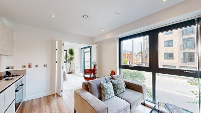 Apartment To Rent In Herschel Street, Slough, Berkshire, SL1
