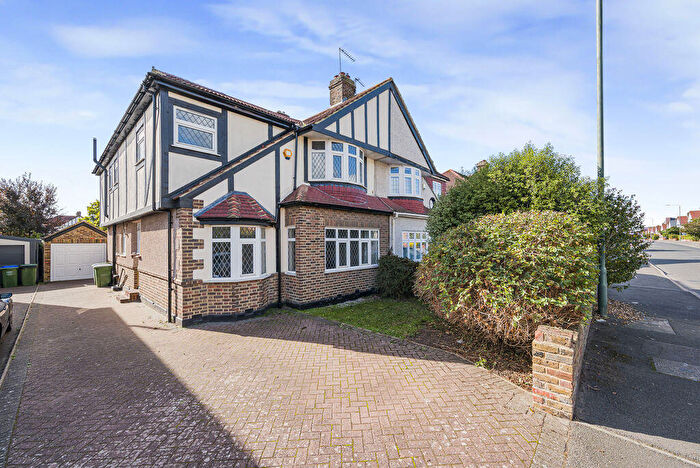 5 Bedroom Semi-Detached House For Sale In Faraday Avenue, Sidcup, DA14