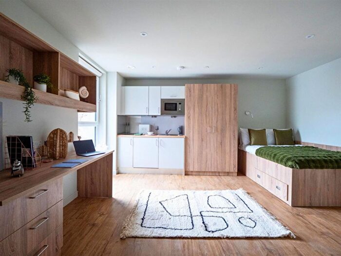 Studio To Rent In South Marketgait, Dundee, DD1