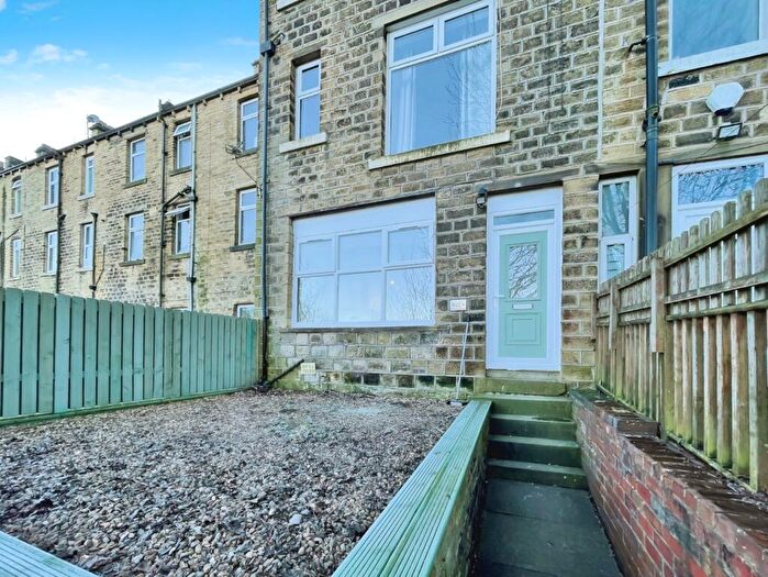 1 Bedroom Apartment For Sale In Manchester Road, Linthwaite, Huddersfield, West Yorkshire, HD4