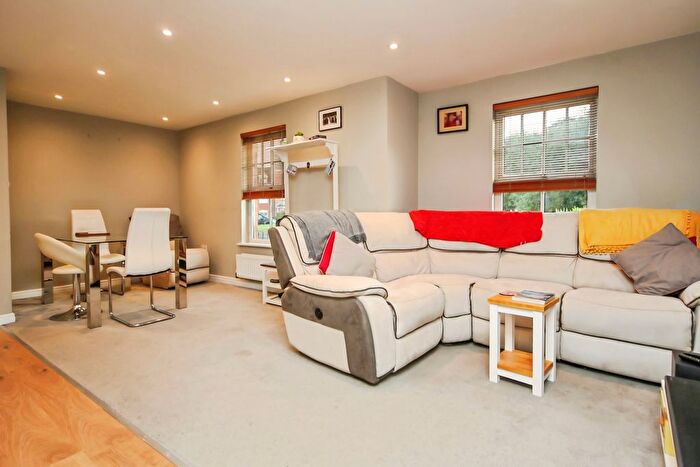 2 Bedroom Flat For Sale In Morecroft Drive, Warwick, CV34